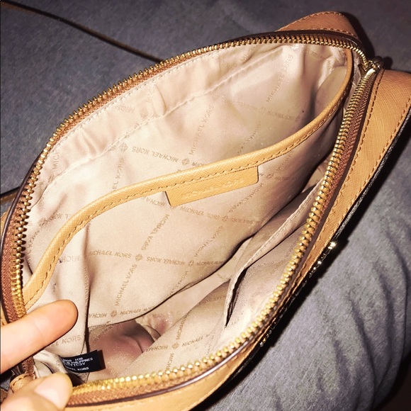 Michael Kors Jet Set purse - Picture 2 of 2